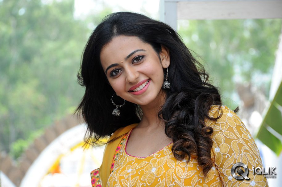 Rakul-Preet-Singh-at-Pandaga-Chesko-Movie-Opening